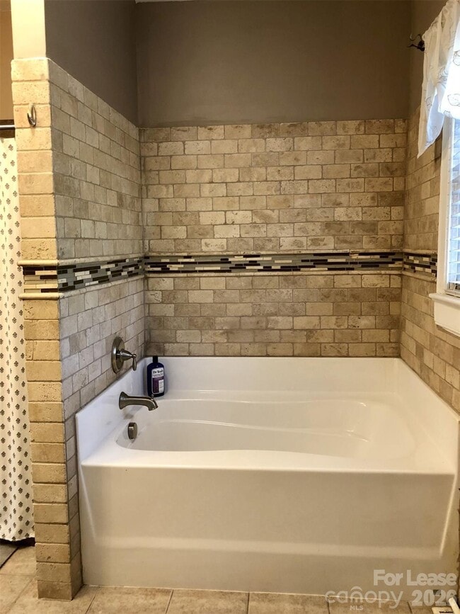 Building Photo - 3235 Archdale Dr