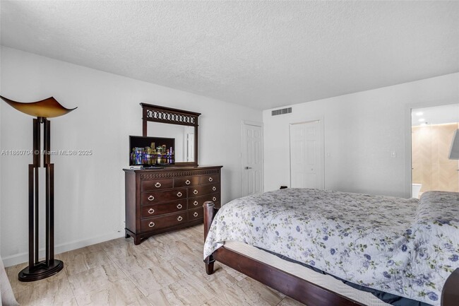 Building Photo - 5401 Collins Ave