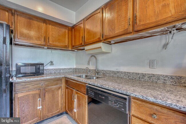 Building Photo - 7304 Park Village Ct