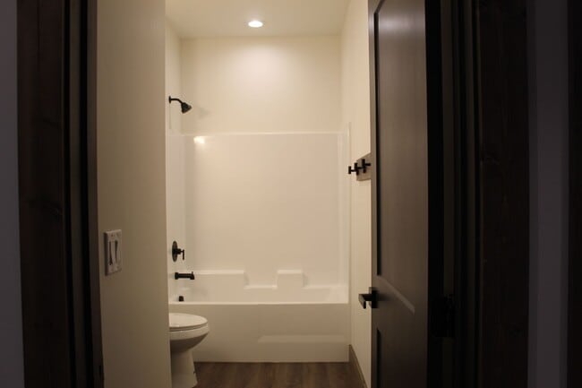 Building Photo - K573LI