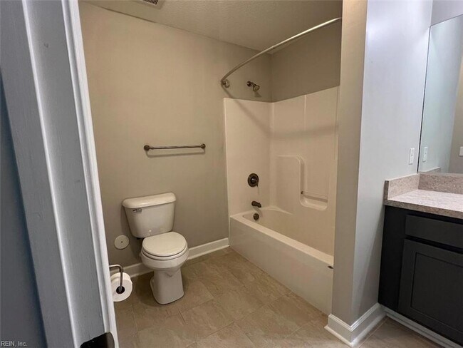 Building Photo - 1016 Thoroughgood Wy