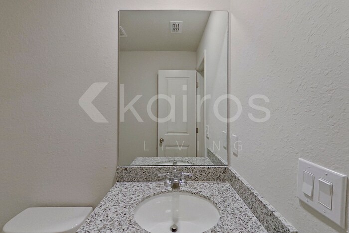 Building Photo - 1156 Sword St