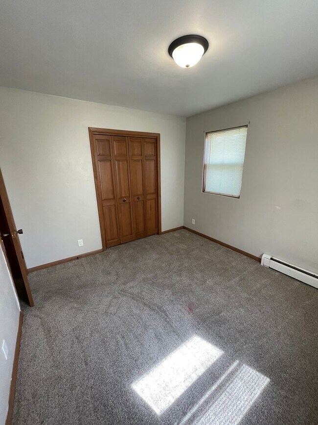 Building Photo - 1344 Meadow Ln