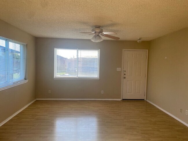 Building Photo - 5630 Brookview Ct