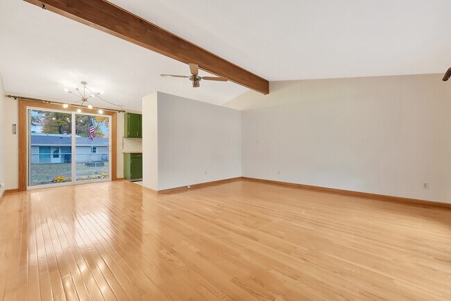 Building Photo - 1625 E 8th St