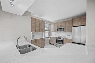 Building Photo - Beautiful Furnished 2-Bed, 2-Bath Condo in...