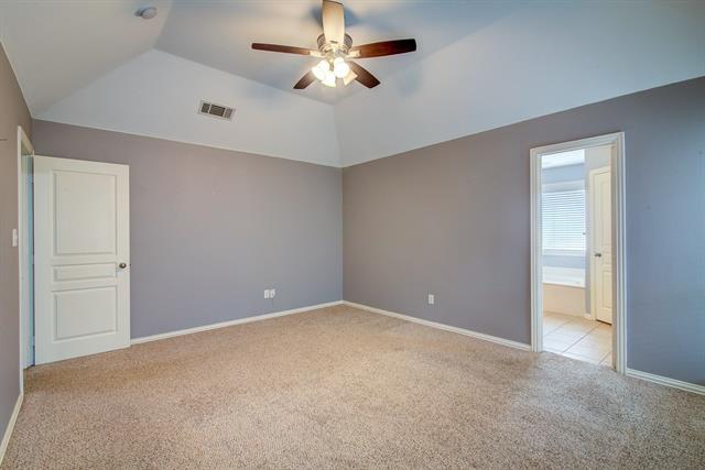 Building Photo - 304 Vista Way Dr