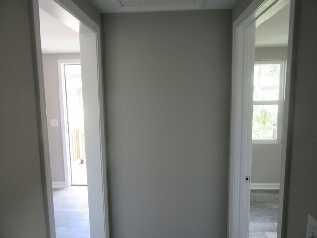 Building Photo - 9823 Clarence St