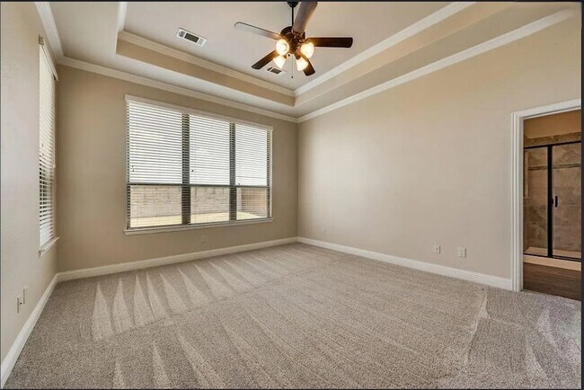 Building Photo - 2216 Grant Pk Wy