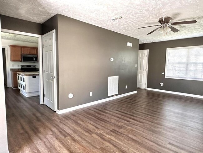 Building Photo - 4425 Scenic Pines Dr