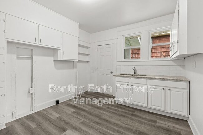 Building Photo - 1724 30th St SW