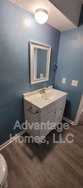 Building Photo - 744 N 70th St