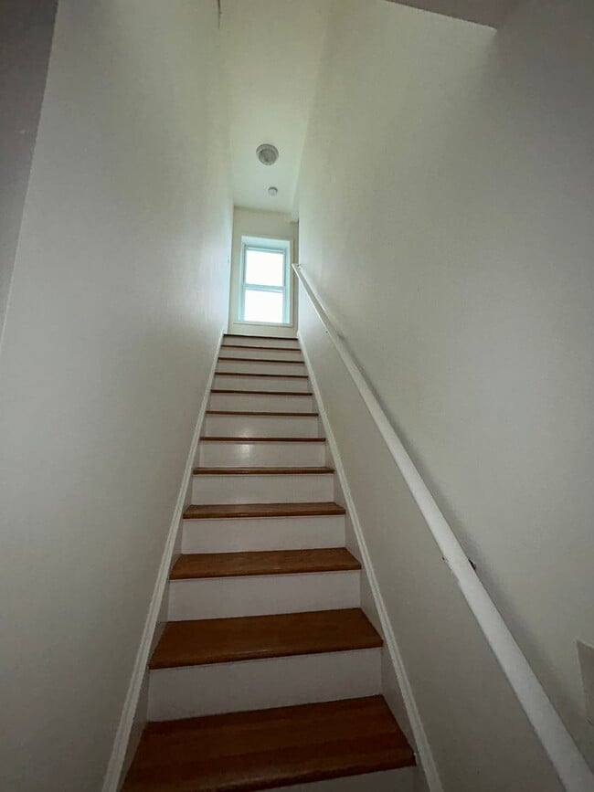 Building Photo - Cozy Home w/2 bath!