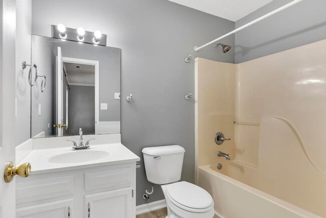 Building Photo - An adorable home! Pets Welcome!