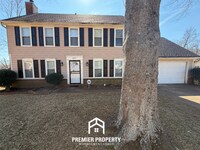 Building Photo - Spacious 4BR/2.5BA Home with Fireplace, Garage & Fenced Backyard in Memphis