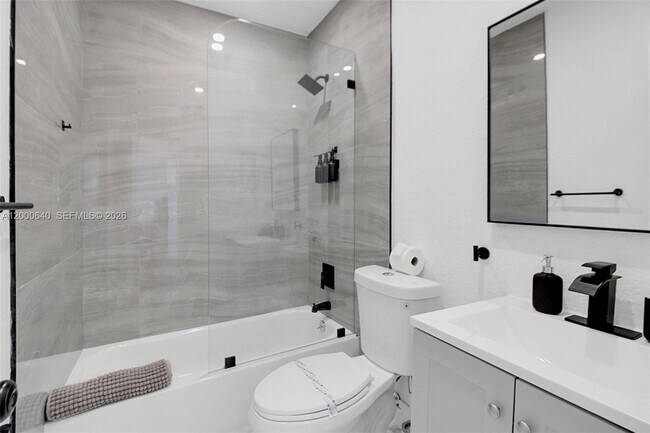 Building Photo - 18361 NE 20th Pl