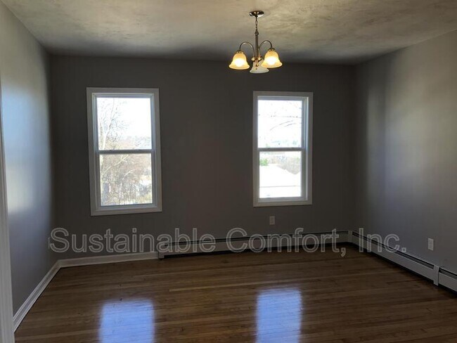 Building Photo - 42 Windsor St