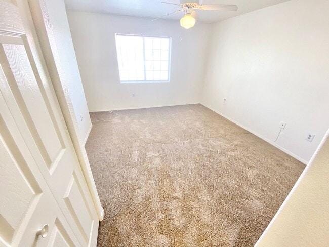 Building Photo - GORGEOUS 2 BEDROOM 2 BATH UPSTAIRS UNIT.