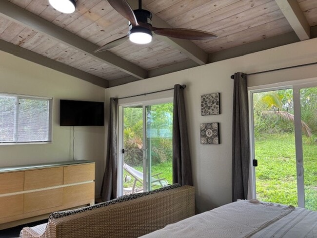Building Photo - Ohana with Separate Entrance and Kitchenet...