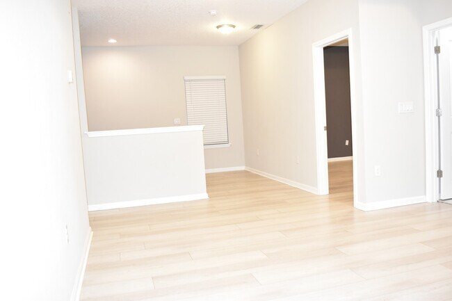 Building Photo - 572 Windermere Way