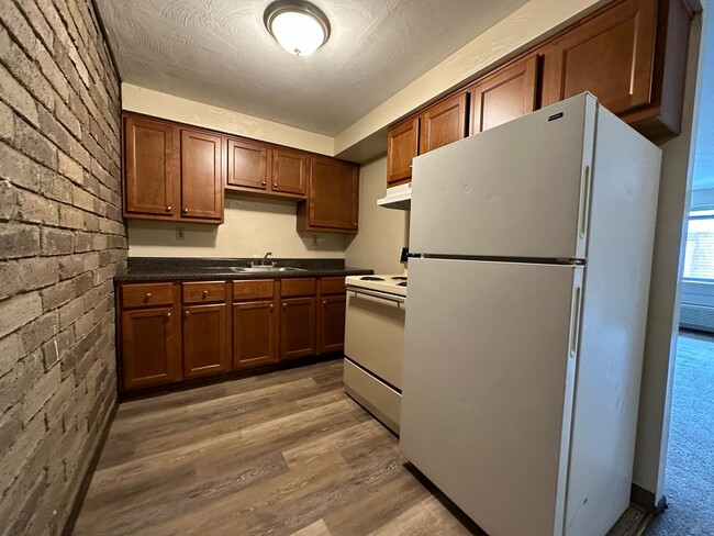 Primary Photo - Cozy One Bedroom with Beautiful Exposed Br...
