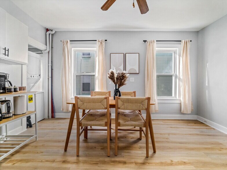 Building Photo - 168 School St