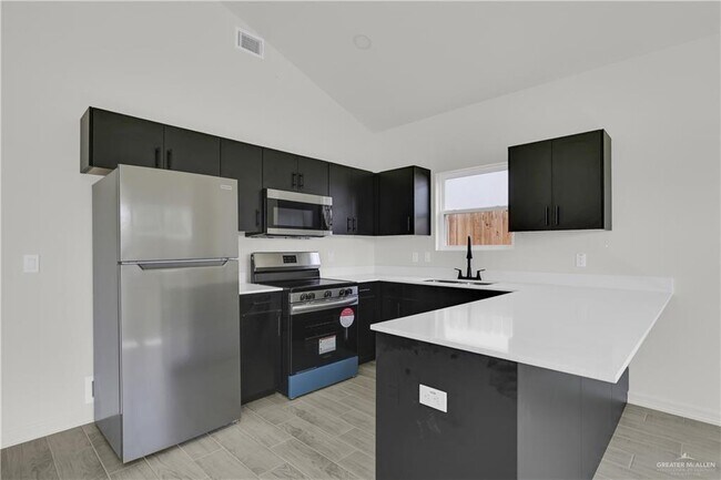 Building Photo - 23 Robin Rd