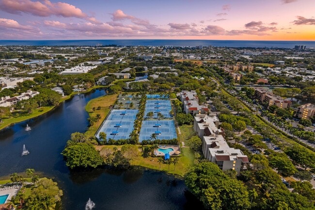 Building Photo - 825 Egret Cir