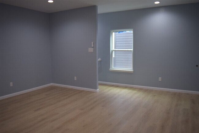 Building Photo - 331 Tite St