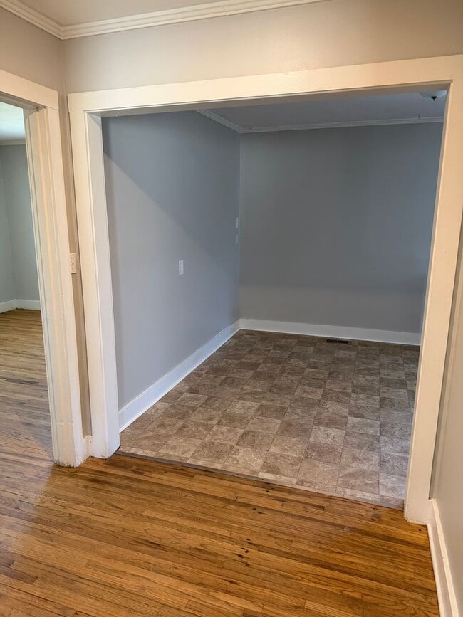 Building Photo - Adorable Cottage with detached garage Lebanon TN