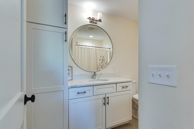 Building Photo - 30 Cate St