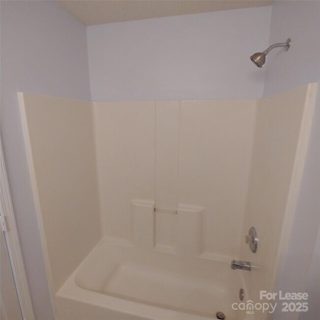 Building Photo - 10146 Forest Landing Dr