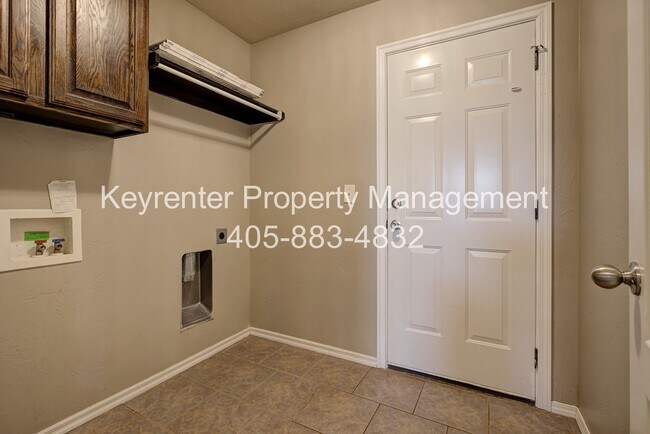 Building Photo - Spacious 4-Bedroom Home with Modern Upgrades & Prime Location