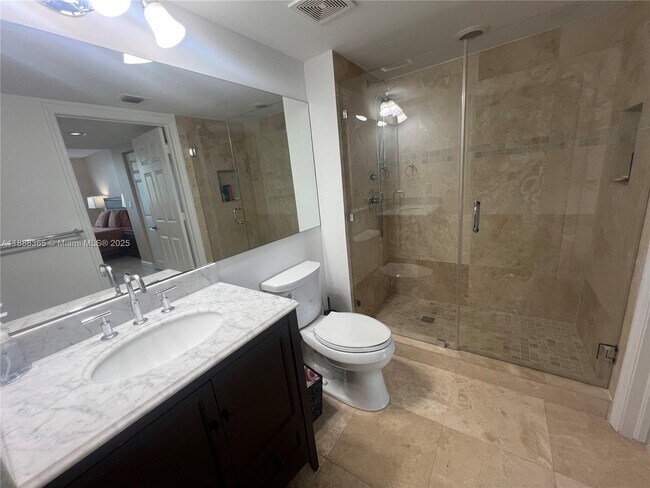 Building Photo - 1155 Brickell Bay Dr