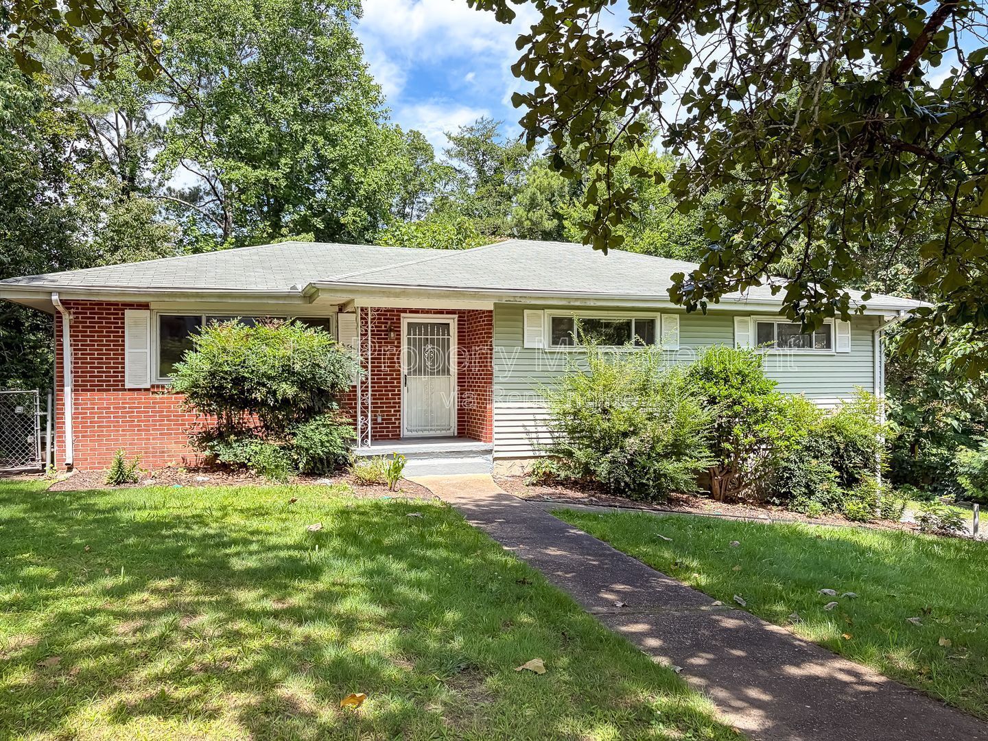 Building Photo - 1127 Clermont Dr