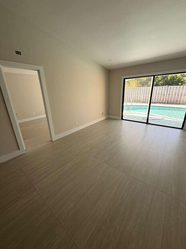 Building Photo - 5866 SE Mitzi Ln