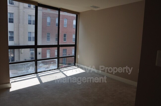 Building Photo - 1200 N Hartford St