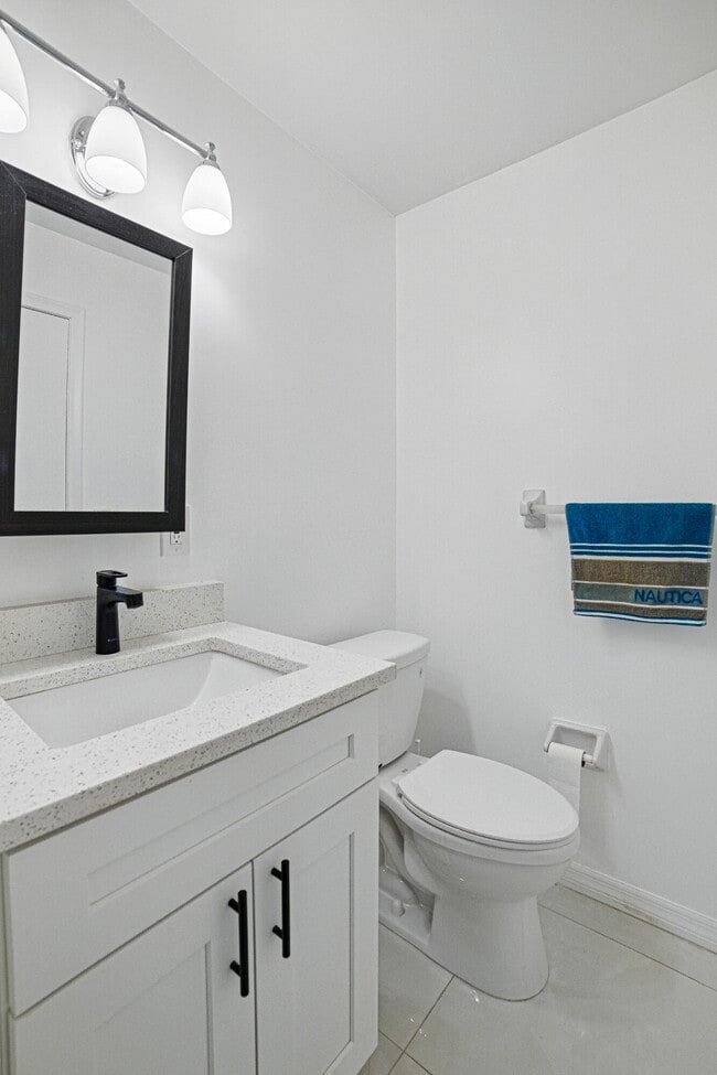 Building Photo - 5242 Privet Pl