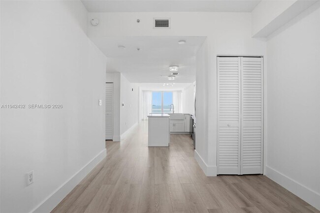 Building Photo - 6580 Indian Creek Dr