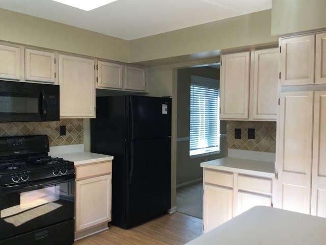 Building Photo - 13817 S Petersburg Dr