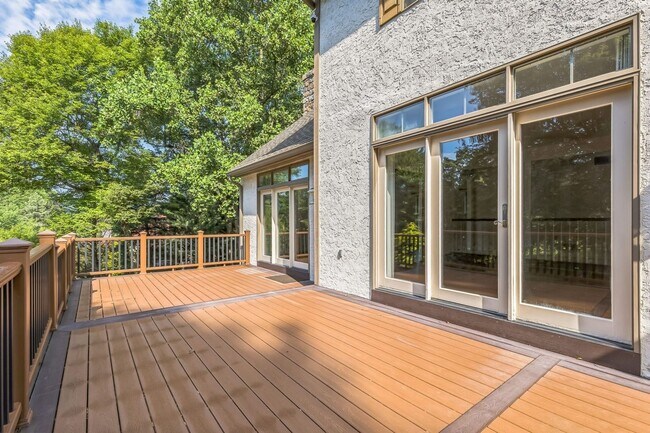 Building Photo - Spacious 5BR House in Pottstown