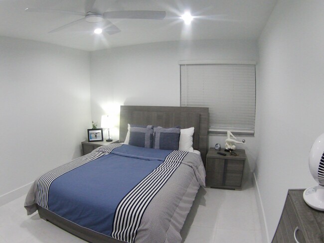 Building Photo - 541 Normandy L