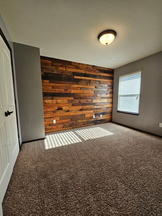Building Photo - (3) Bed/(2) Bath in Red Canyon Ranch Avail...