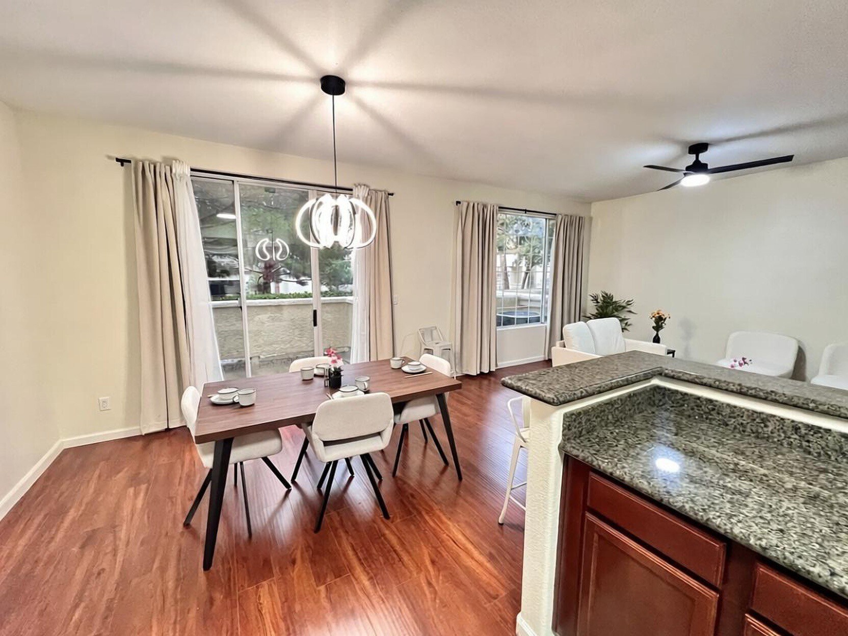 Building Photo - 1604 Queen Victoria St