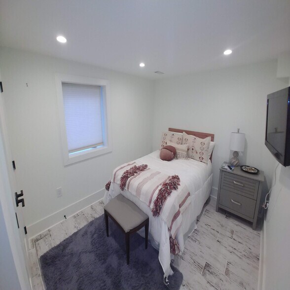 Building Photo - 1304 Allison St NE