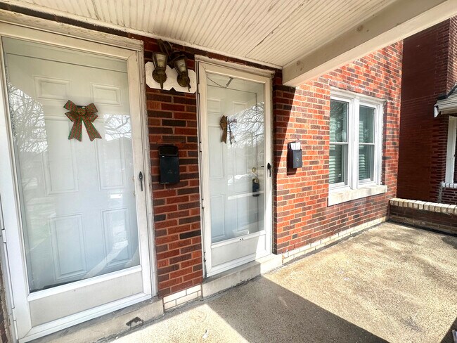 Building Photo - 3865 Alberta St