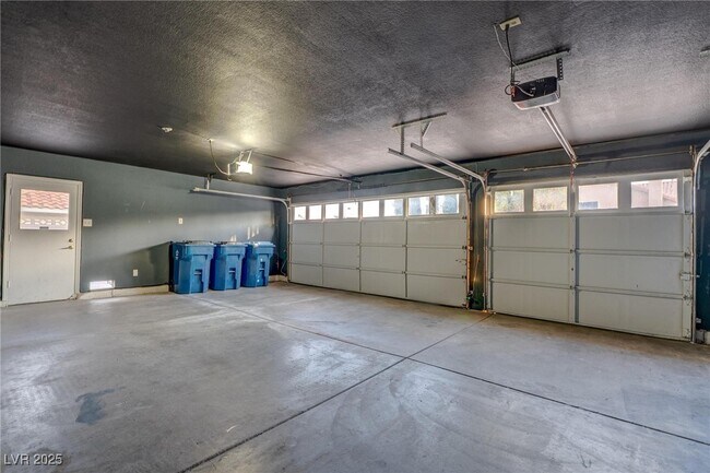 Building Photo - 8608 Highacre Dr
