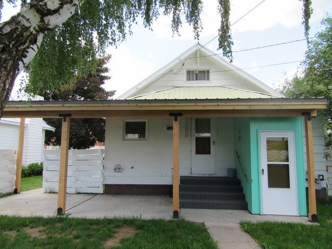 Building Photo - 2Bed 1Bath Whitefish Downtown Home