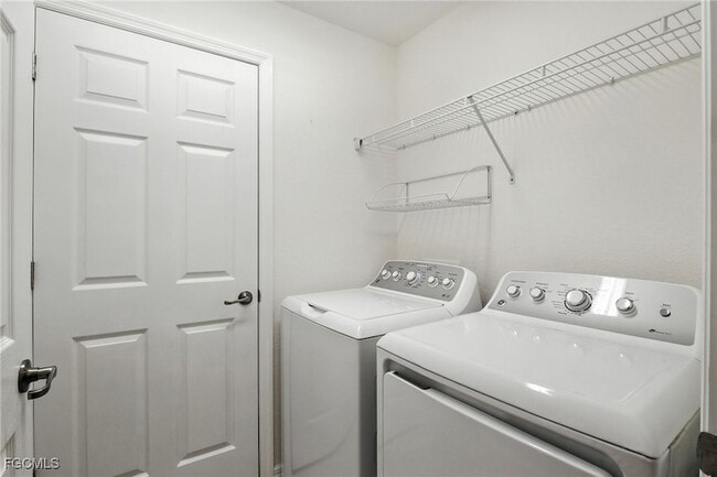 Building Photo - 12039 Hawthorn Lake Dr