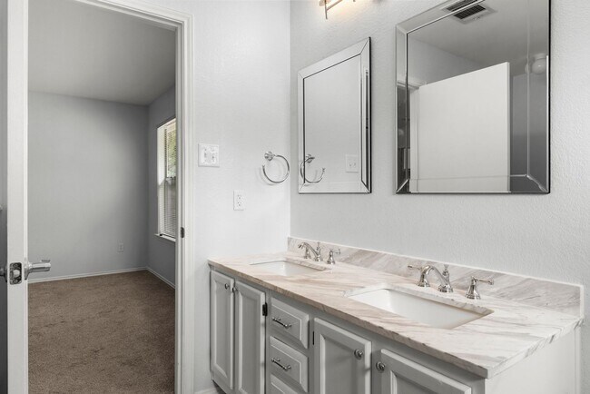 Building Photo - 10410 Cayuse Cove